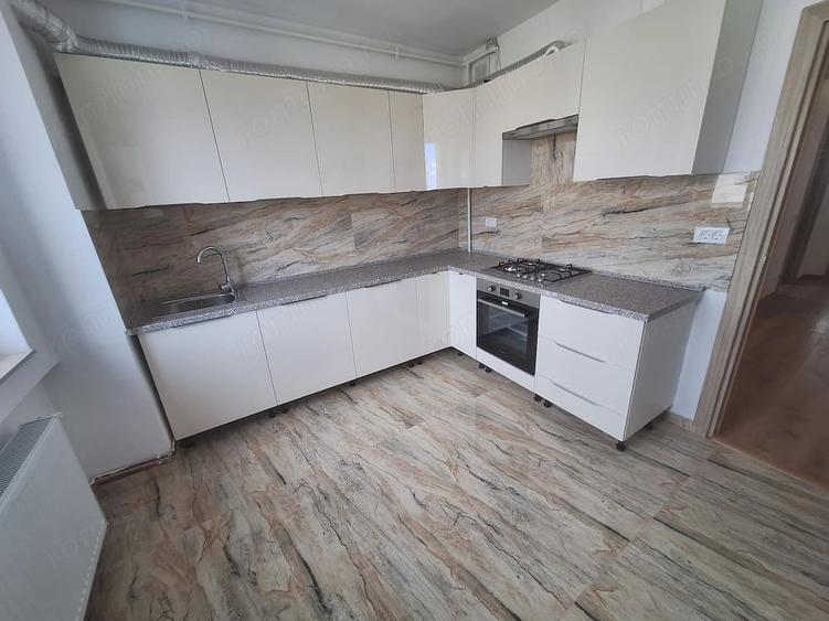 Apartament cu 3 camere decomandat în Medicină