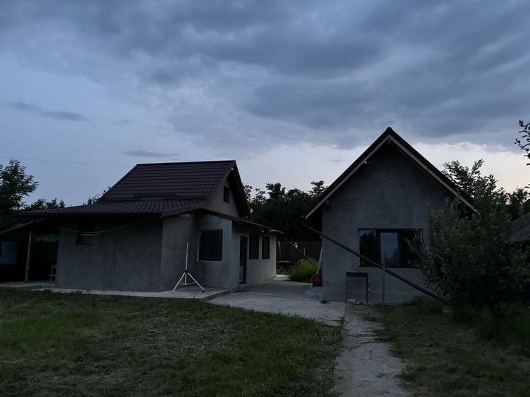 Casă cu 3 camere în Podenii Noi