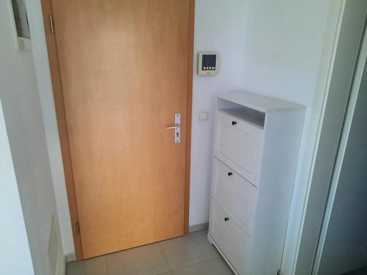 Inchiriez Ap.2 camere ,Avangarden Tractorul ,2 min Mall Coresi, etj.1 ,loc parcare,boxa, insorit - 1