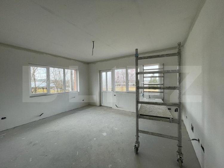 Casă individuală cu 8 camere cu Canalizare în Balta Verde