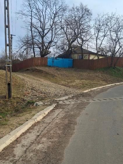 Casă individuală cu 3 camere cu Teren 2600 Mp în Perieni