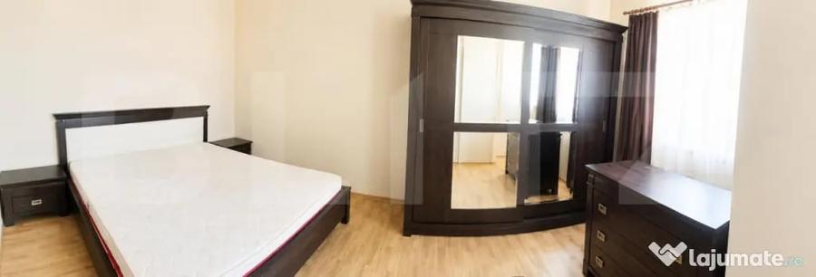 Apartament cu 3 camere semidecomandat în Independenței