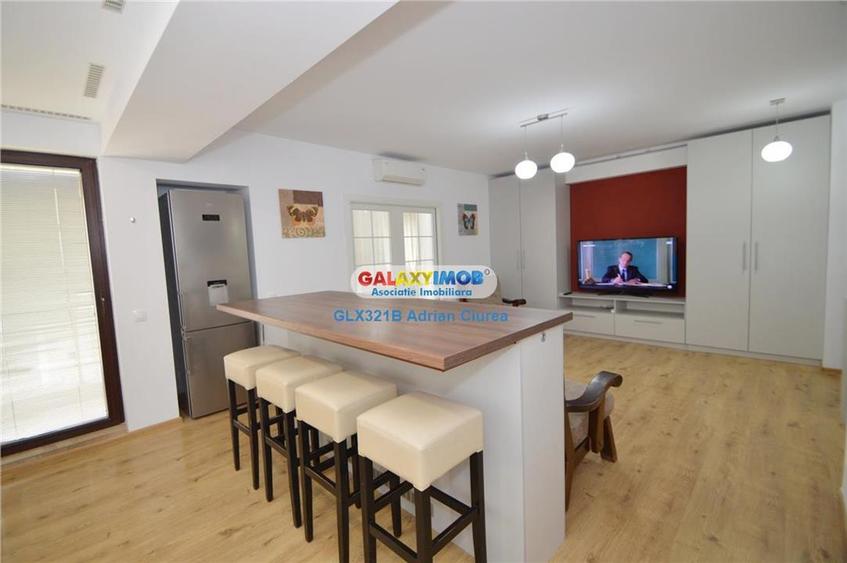 Apartament cu 3 camere semidecomandat, mobilat în Ștefan cel Mare