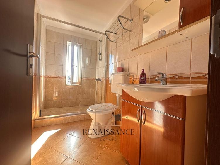 Casă individuală cu 6 camere cu Piscina în Lipovei