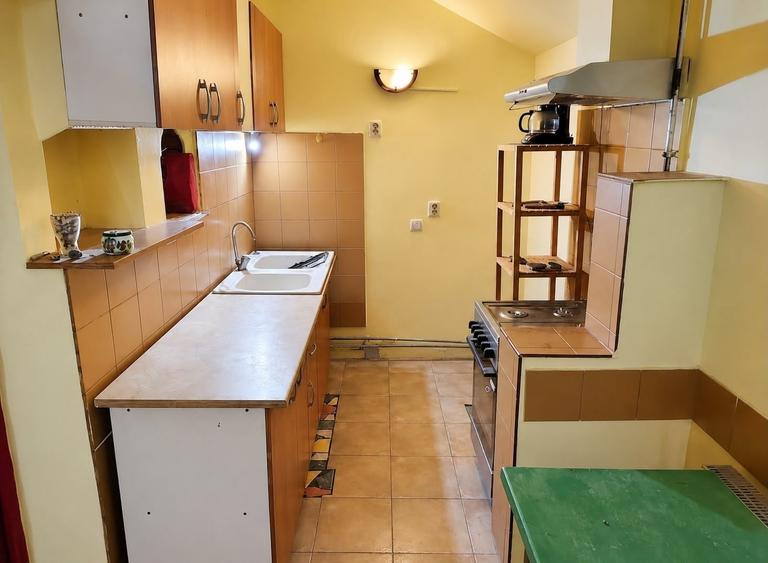 Apartament cu 2 camere semidecomandat, mobilat în Bucovina