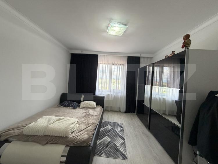 Casă individuală cu 8 camere cu Teren 3000 Mp în Exterior Sud