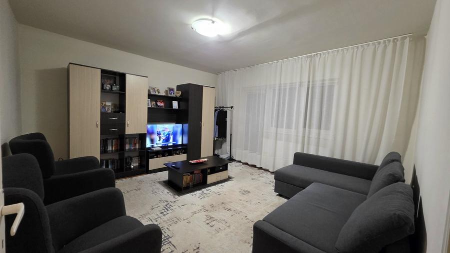 Apartament cu 3 camere decomandat, mobilat în Girocului