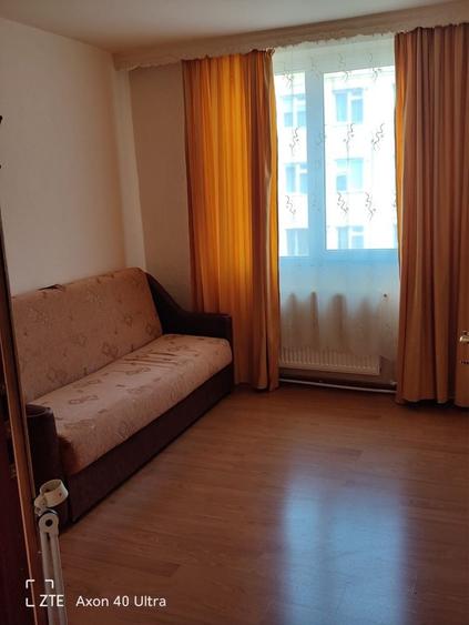 Apartament cu 3 camere decomandat în Exterior Vest