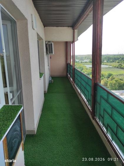 Apartament cu 3 camere în Văcăresti