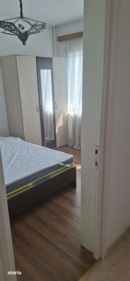 Apartament cu 3 camere în Podu Roș