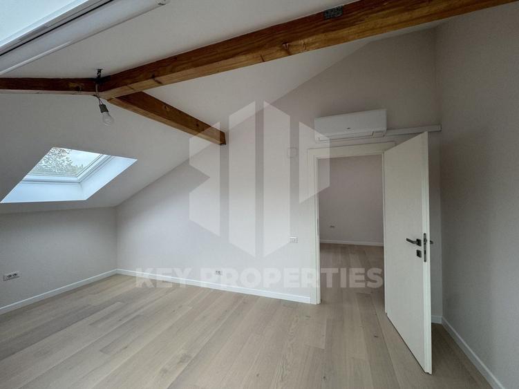 Apartament cu 3 camere semidecomandat în P-ța Romană