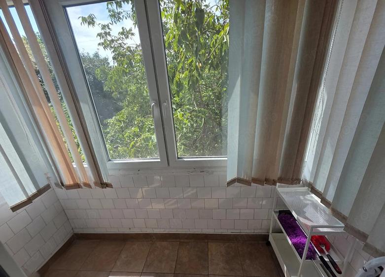 Apartament cu 2 camere semidecomandat în Girocului