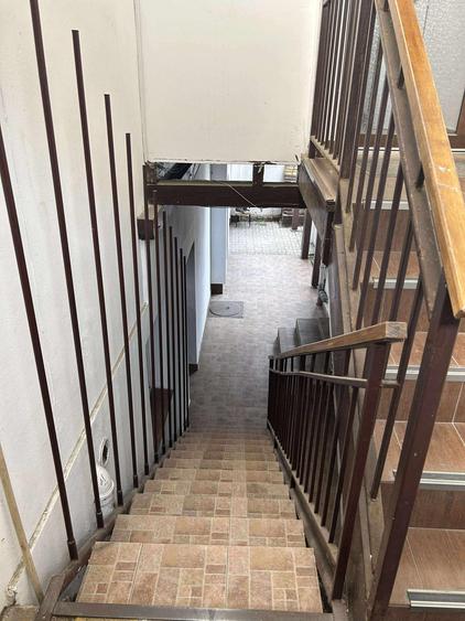 Casă individuală cu 11 camere cu Canalizare în Central