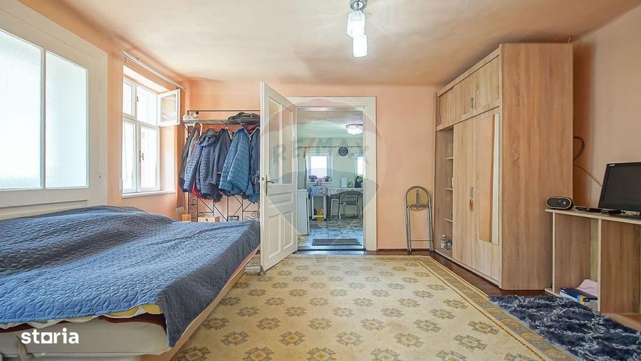 Casă cu 3 camere în Schei
