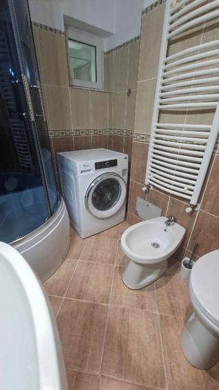 Apartament cu 3 camere decomandat în Răcădău