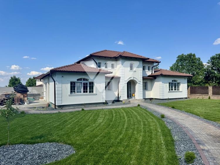Casă individuală cu 5 camere cu Canalizare în Sadu