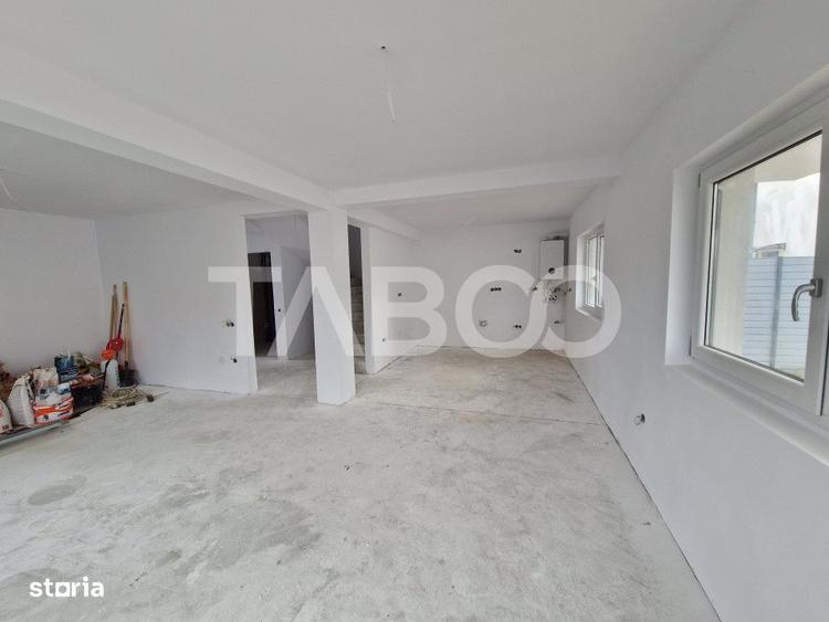 Casă cu 4 camere decomandat în Veștem