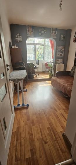 Apartament cu 4 camere decomandat, mobilat în Cornitoiu