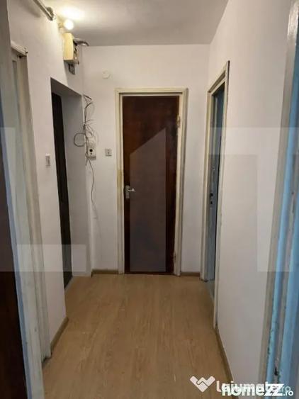Apartament cu 3 camere decomandat în Sud