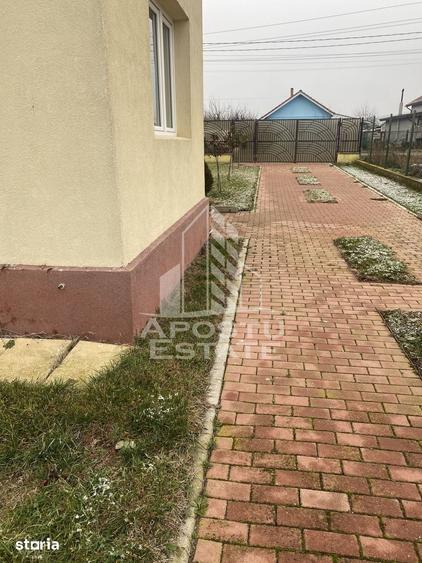 Casă cu 4 camere cu Teren 1219 Mp în Remetea Mare