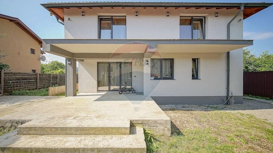 Casă cu 5 camere cu Teren 605 Mp în Electroprecizia