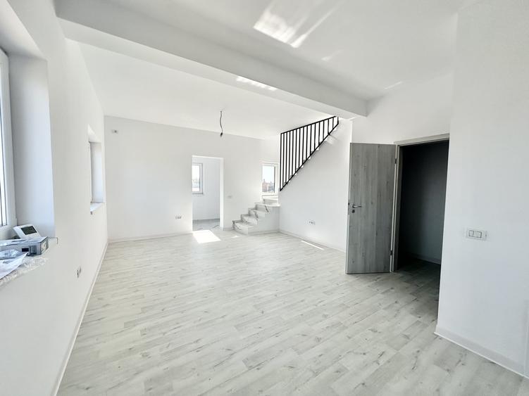 Duplex cu 3 camere cu Teren 210 Mp în Bucovăț (Remetea Mare)