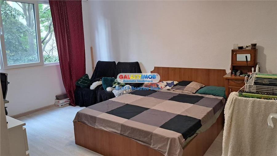 Apartament cu 3 camere decomandat în Drumul Taberei