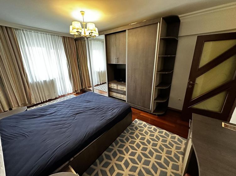 Apartament cu 3 camere decomandat în Virtuții