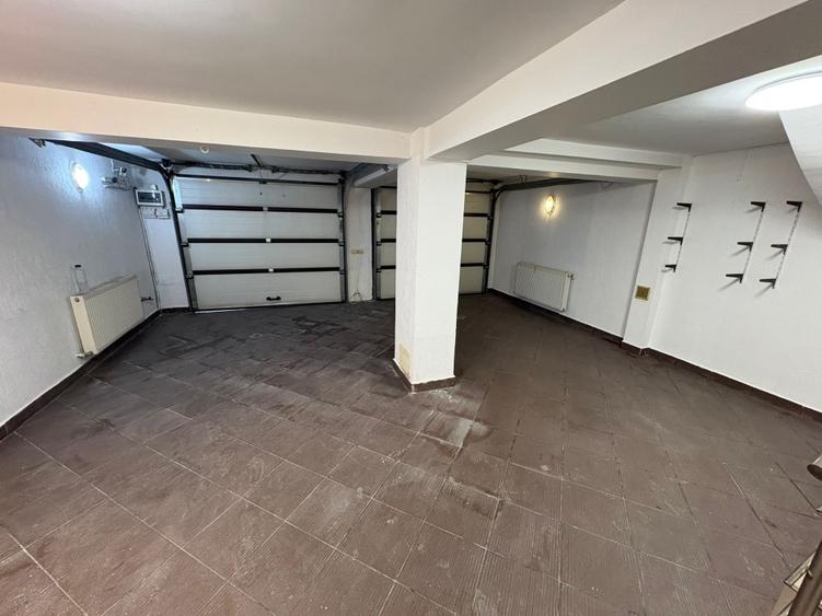 Duplex cu 13 camere cu Canalizare în Bucureștii Noi