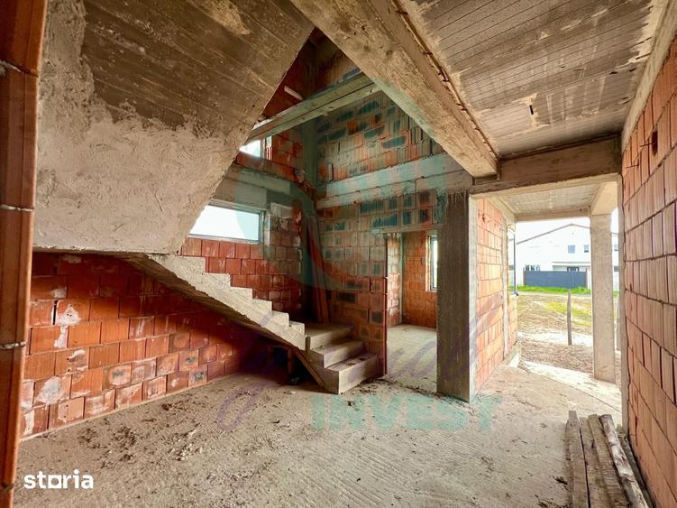 Casă cu 5 camere cu Teren 1750 Mp în Vărăști