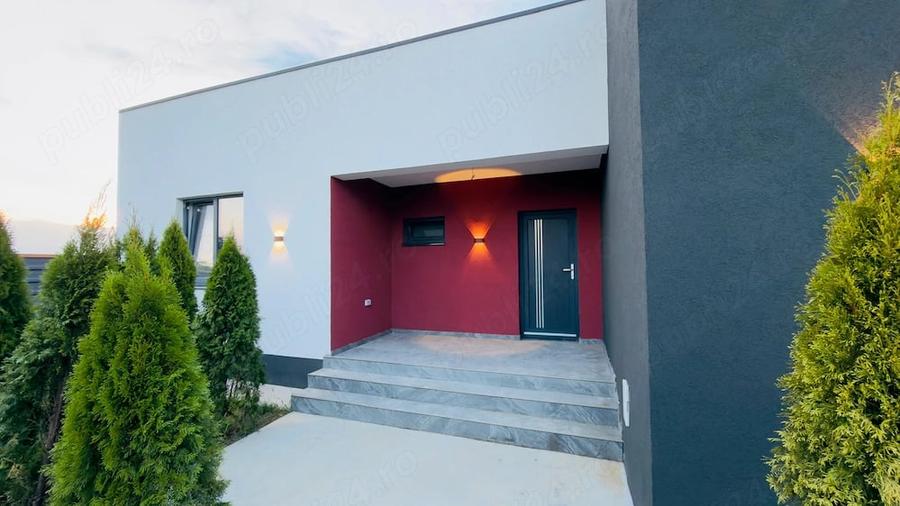 Casă cu 7 camere cu Teren 447 Mp în Central