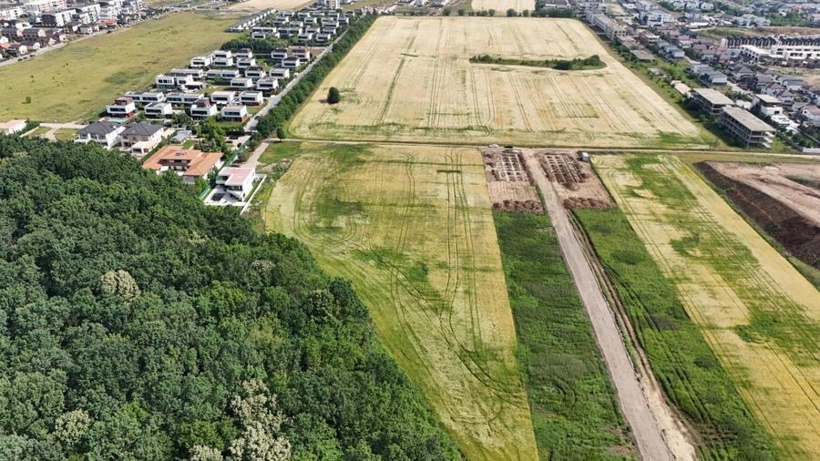 Teren agricol intravilan de 9400 mp, în Tunari