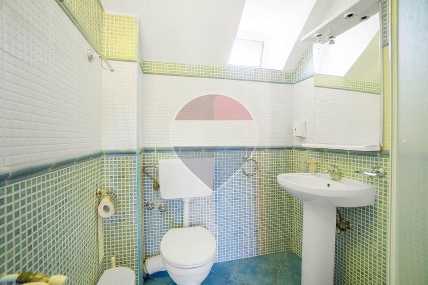 Casă individuală cu 4 camere cu Teren 179 Mp în Est