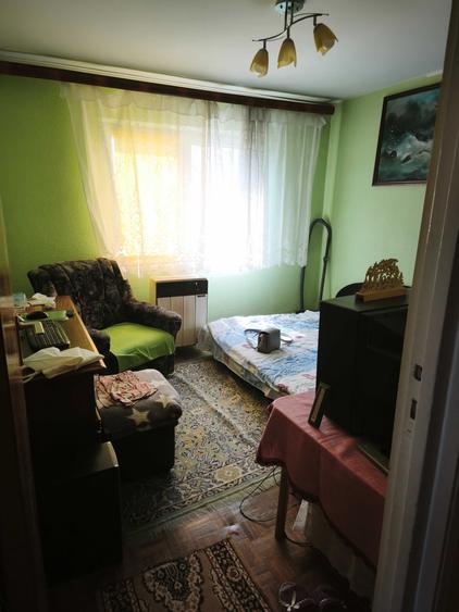 Apartament cu 3 camere decomandat în Exterior Vest