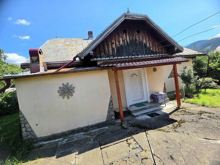 Casă cu 5 camere cu Teren 2800 Mp în Central