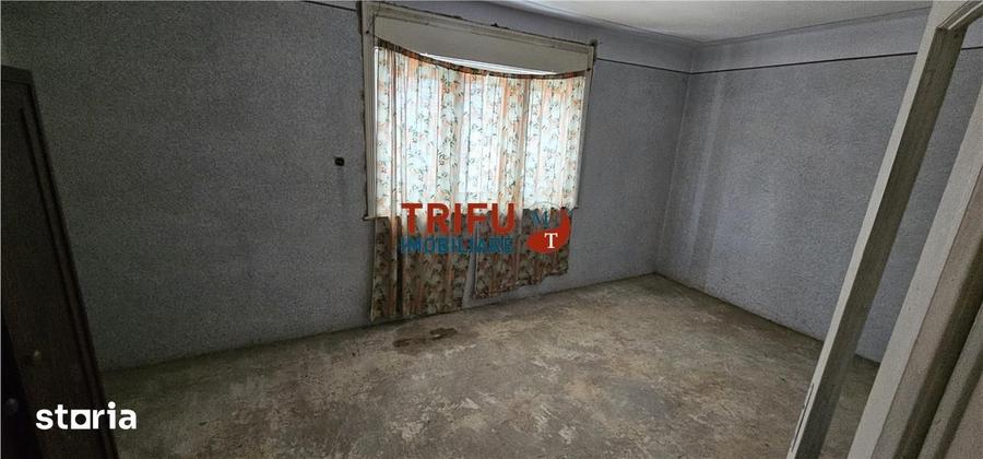 Casă cu 8 camere cu Teren 863 Mp în Meteș