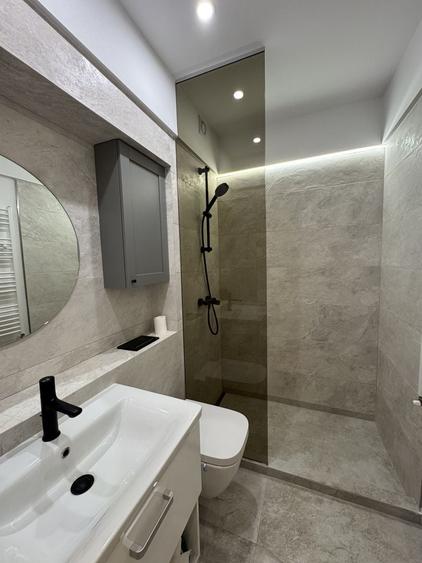 Apartament cu 3 camere decomandat, mobilat în Tineretului