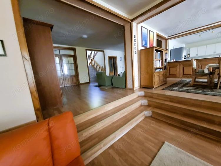 Casă cu 6 camere cu Teren 3150 Mp în Central