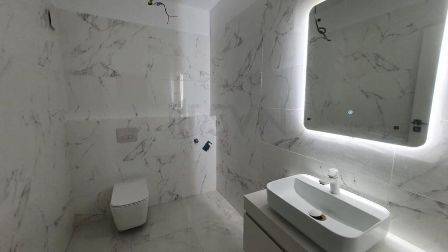 Apartament cu 4 camere decomandat în Pipera