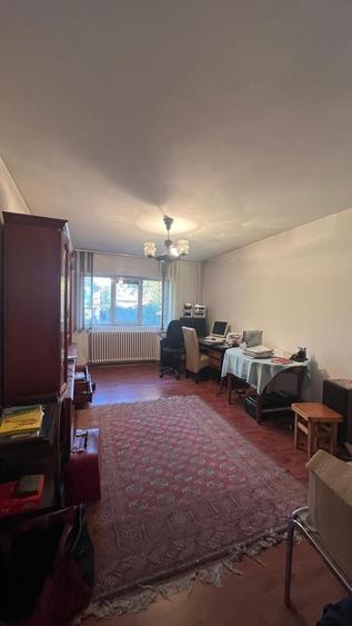 Casă individuală cu 6 camere cu Canalizare în Bucureștii Noi