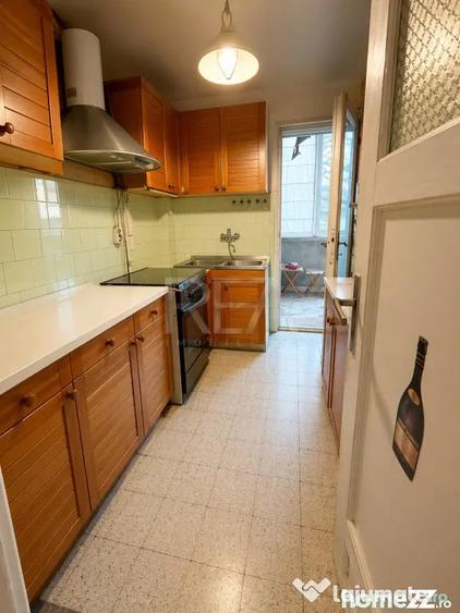 Apartament cu 3 camere decomandat în Victoriei