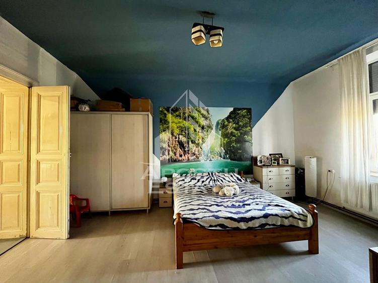 Apartament cu 3 camere decomandat, mobilat în Badea Cârțan