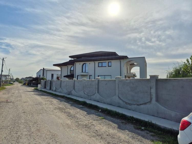 Casă individuală cu 11 camere cu Canalizare în Mogoșoaia