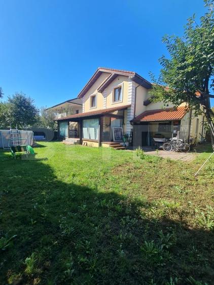Casă individuală cu 4 camere cu Canalizare în Florești