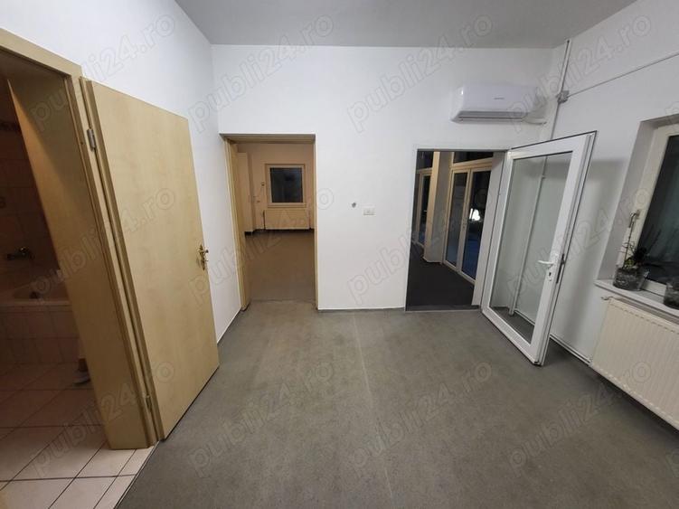 Spațiu comercial, de 20 mp, în Medicină