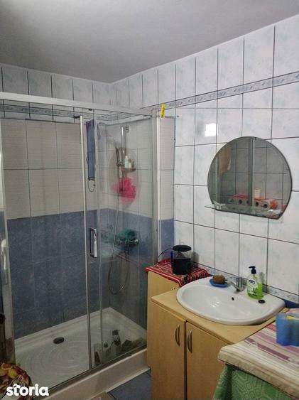Km 4-5 - Casa renovata, situata in centrul cartierului - 1