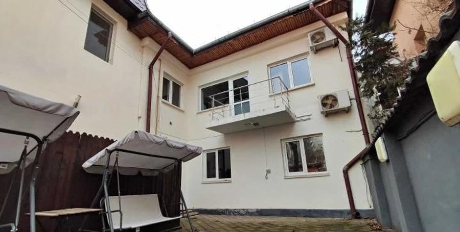Casă cu 6 camere cu Teren 160 Mp în Dristor