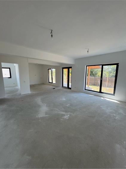 Casă cu Teren 450 Mp în Crevedia