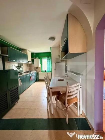 Apartament cu 4 camere decomandat în Soarelui