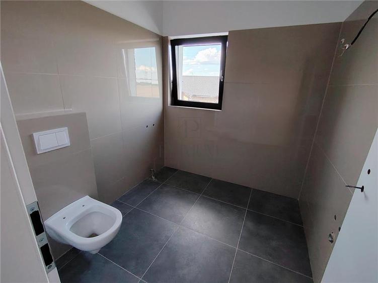 Duplex cu 5 camere cu Canalizare în Moșnița Nouă